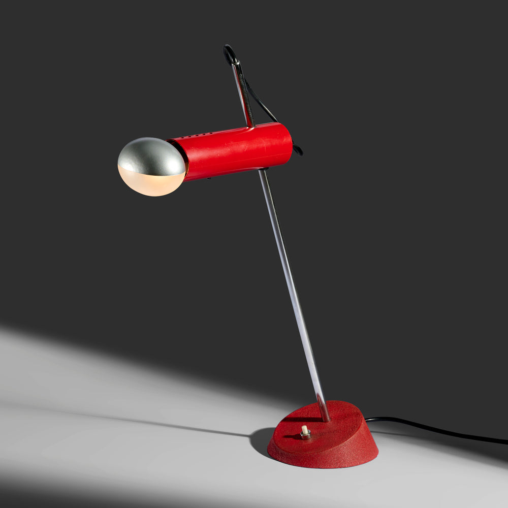 Gino Sarfatti early red model 566 table lamp for Arteluce, Italy, 1956