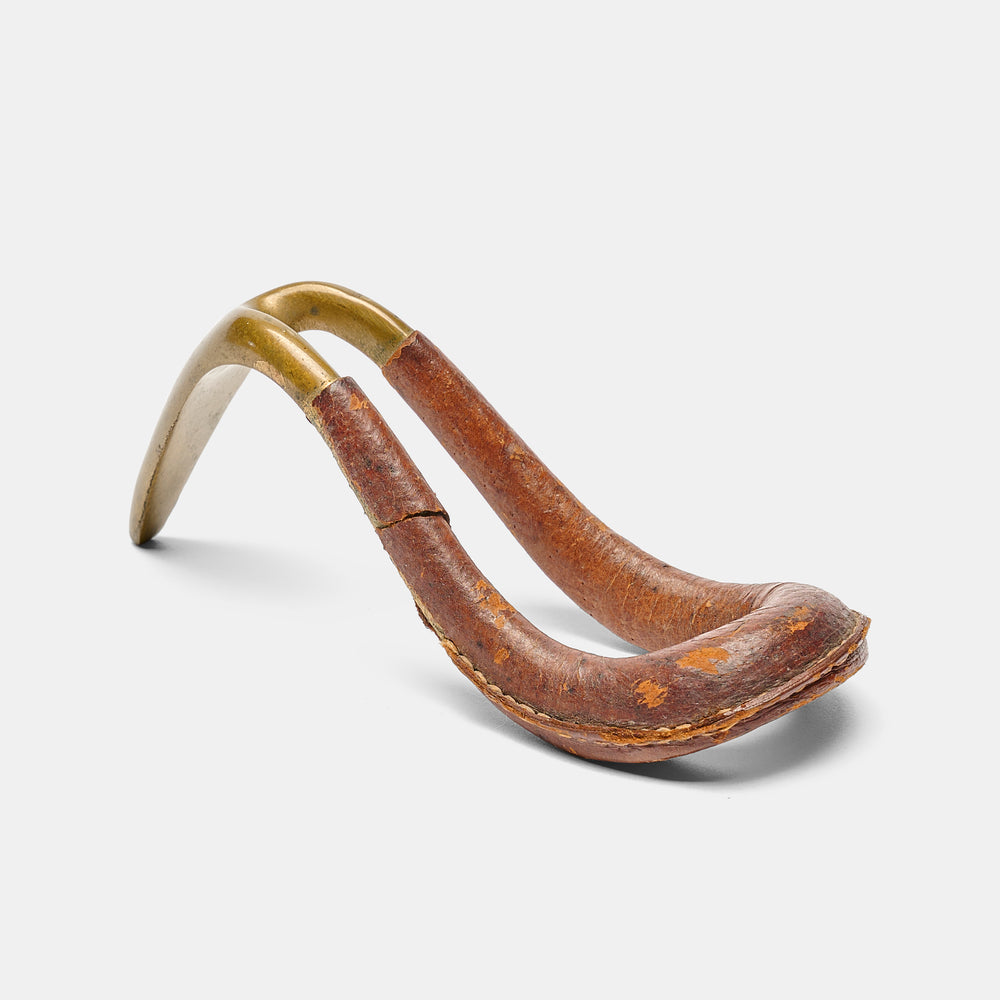 Attributed to Carl Auböck II for Werkstätte Carl Auböck leather wrapped bronze pipe rest holder, Austria, 1950s