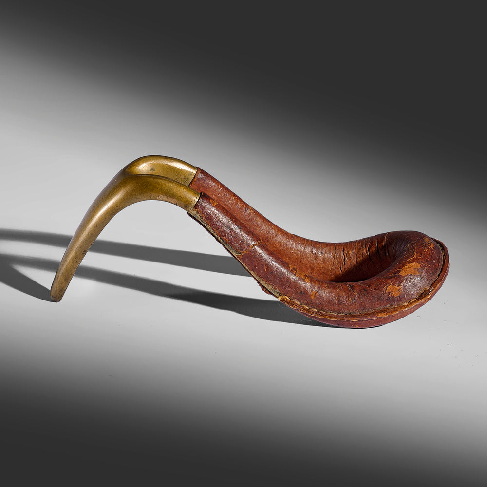 Attributed to Carl Auböck II for Werkstätte Carl Auböck leather wrapped bronze pipe rest holder, Austria, 1950s