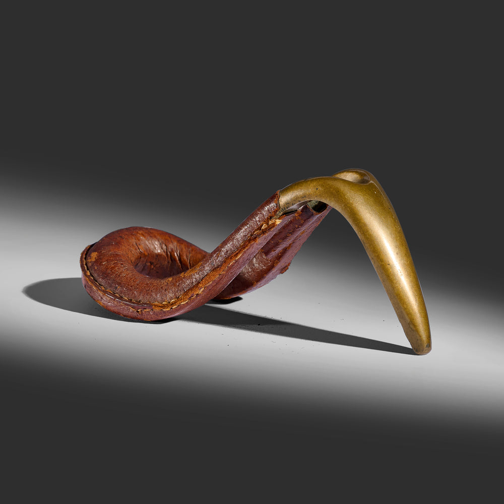 Attributed to Carl Auböck II for Werkstätte Carl Auböck leather wrapped bronze pipe rest holder, Austria, 1950s