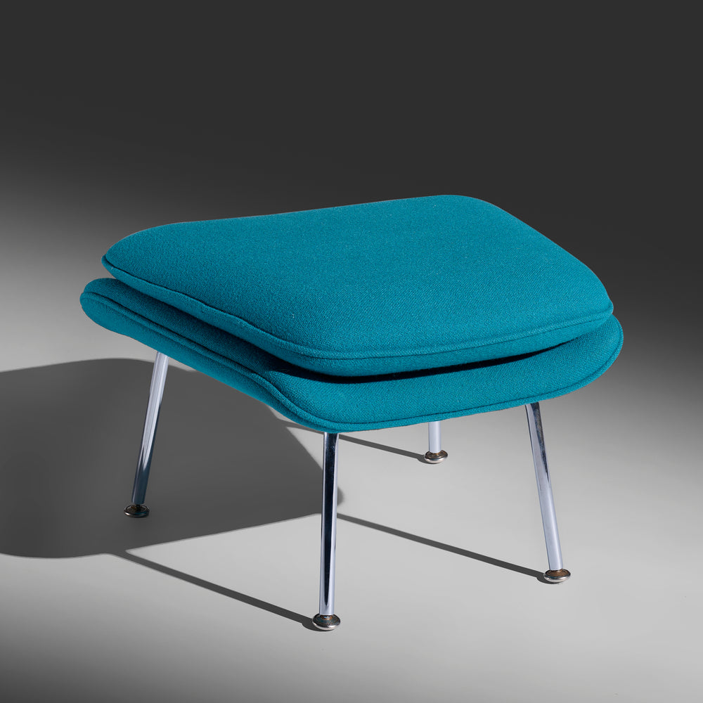 Eero Saarinen Womb Chair model 70LM size medium for Knoll