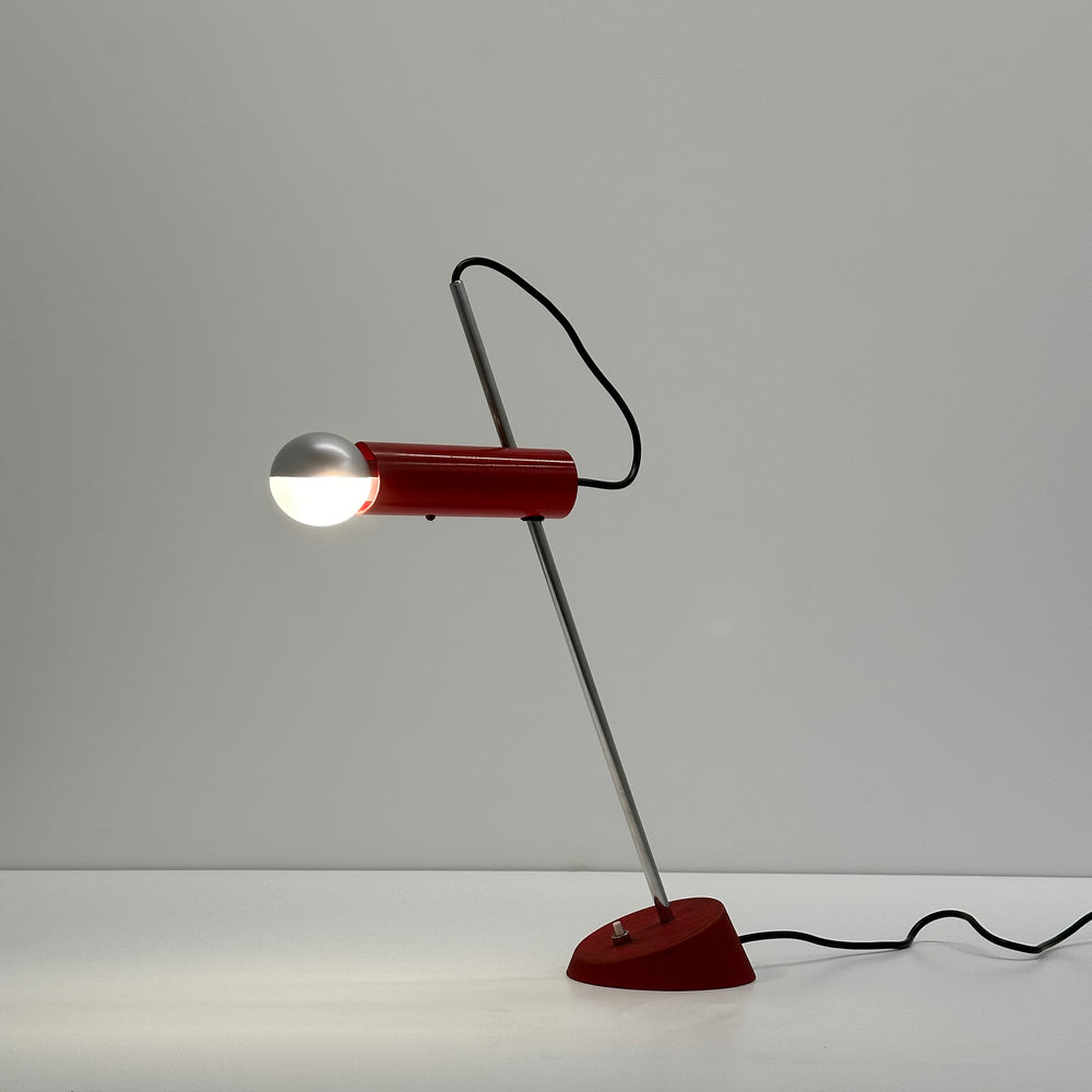 Gino Sarfatti early red model 566 table lamp for Arteluce, Italy, 1956