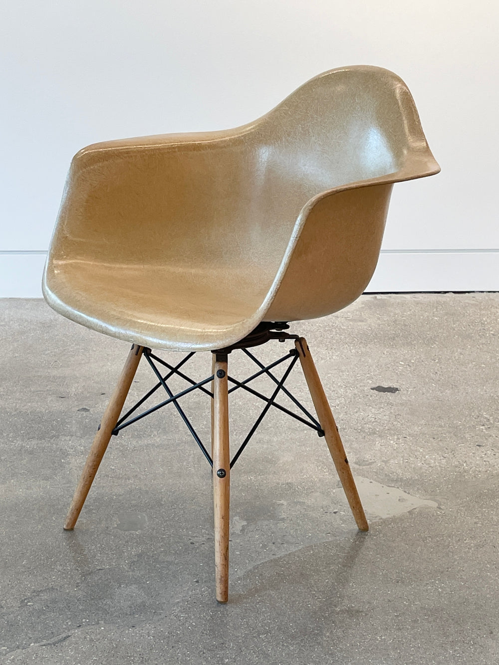 Charles & Ray Eames early PAW Swivel dowel base fiberglass armchair for Herman Miller, 1951