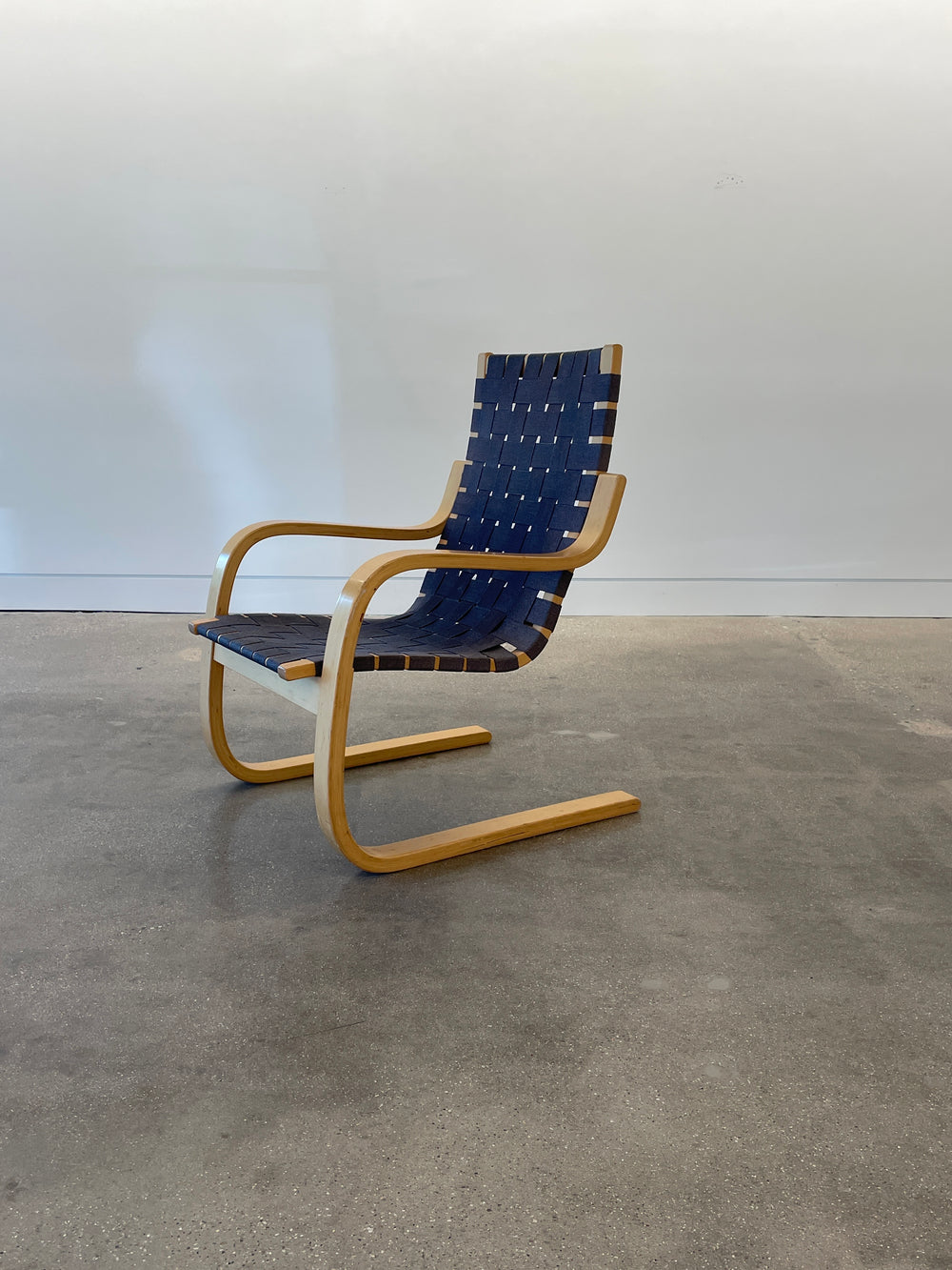 Alvar Aalto cantilevered chair, model 406 for Arkek, Finland, circa 1980s