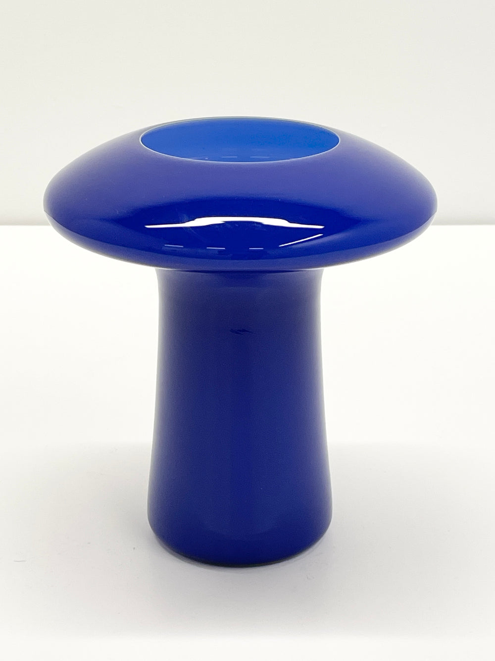 Angelo Mangiarotti blue glass vase for Knoll International, Italy, circa 1968